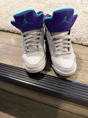 Jordan Kids Mid/High-Top Sneakers in White, Purple & Teal